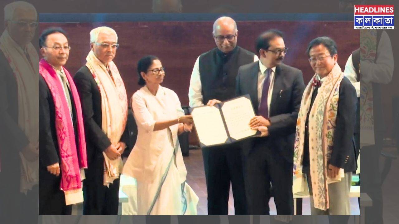 মুখ্যমন্ত্রীকে বিশেষ সম্মানে সম্মানিত করল ইয়োকোহামা বিশ্ববিদ্যালয়: সম্মানিত হয়ে কী বললেন মমতা?