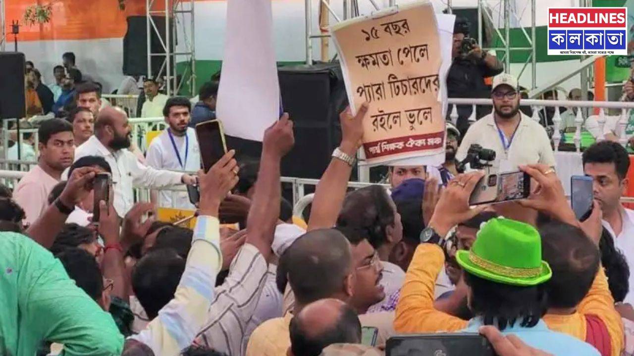 বেতন বৃদ্ধির দাবিতে মুখ্যমন্ত্রীর ধর্না মঞ্চে পার্শ্বশিক্ষকদের বিক্ষোভ, আটক আন্দোলনকারীরা 