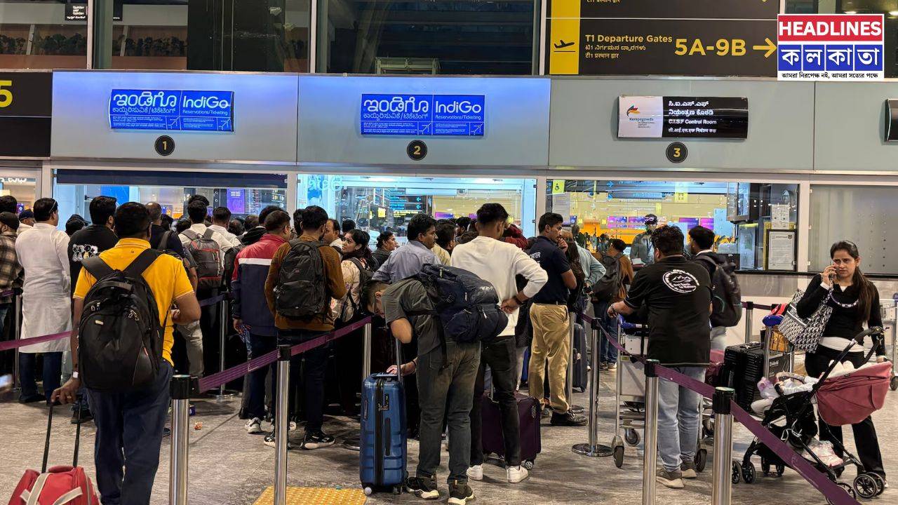 টার্মিনালে তিল ধারণের জায়গা নেই, তবুও স্বাভাবিক পরিষেবার দাবি দিল্লির! ইন্ডিগোর চরম অব্যবস্থাপনায় ভোগান্তিতে যাত্রীরা
